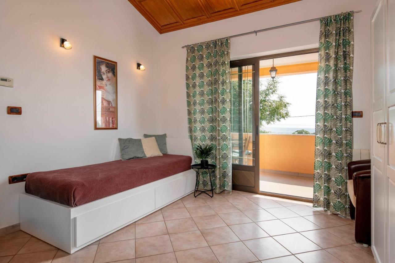 Villa Margerita With Private Pool, Yard And Parking Kaštelir Εξωτερικό φωτογραφία